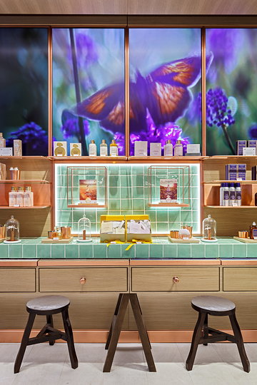 LOCCITANE_London_Flagship_Store_07.jpg