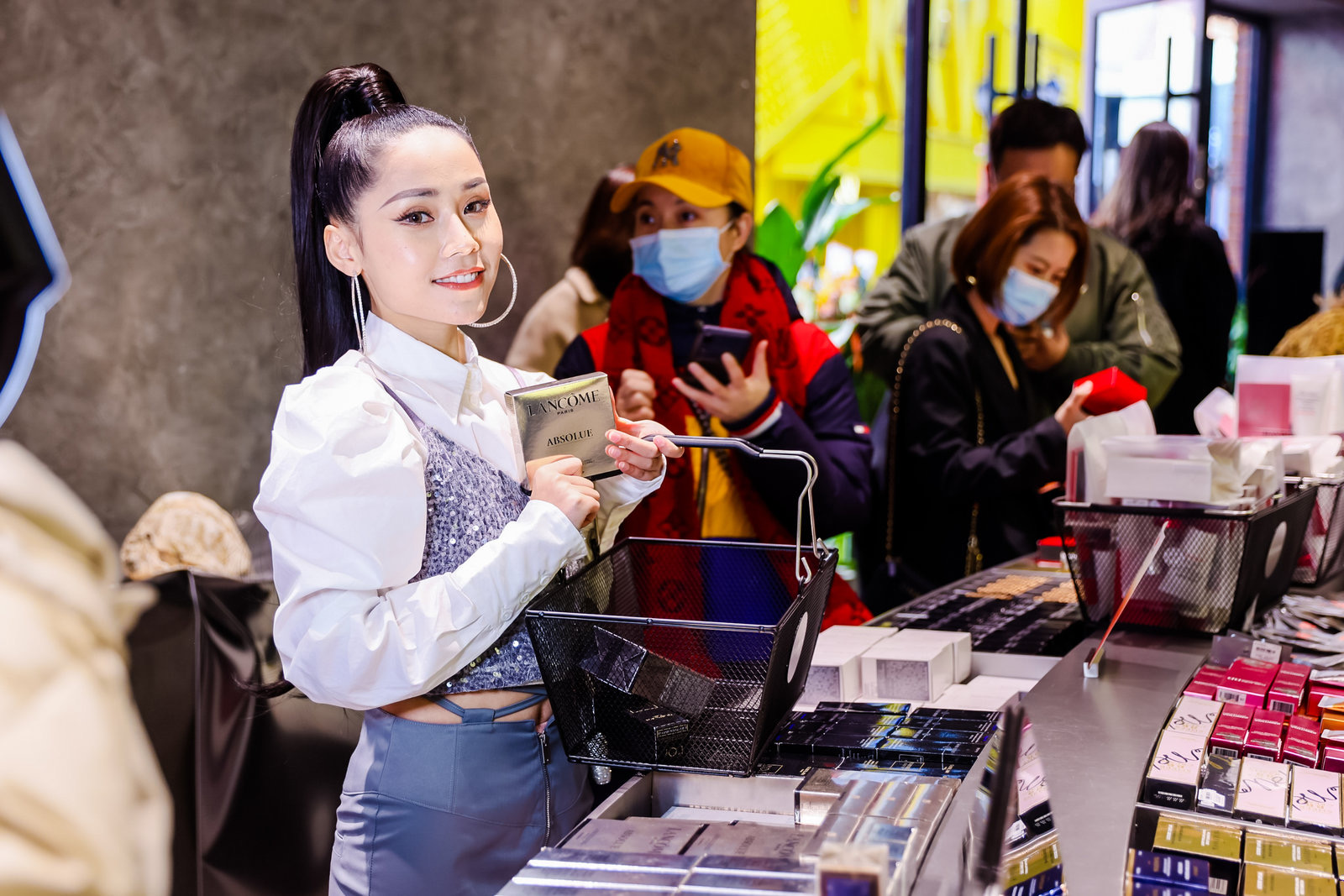 1611582012447686.jpg HAYDON黑洞美妆专卖店设计1.jpg