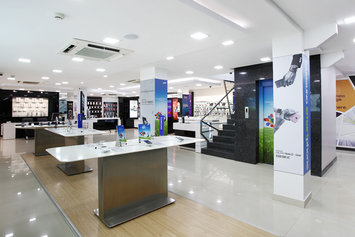1655196521760106.jpg 广州专卖店设计